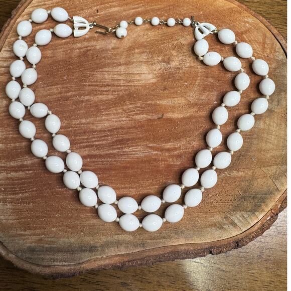 Vintage Dual Strand White Lucite Necklace Trifari - Picture 2 of 3